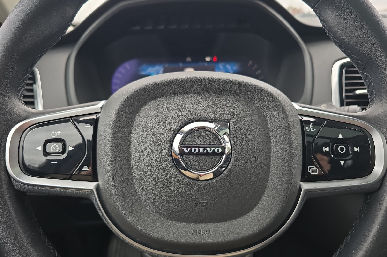 2023 Volvo XC90 B5 Plus