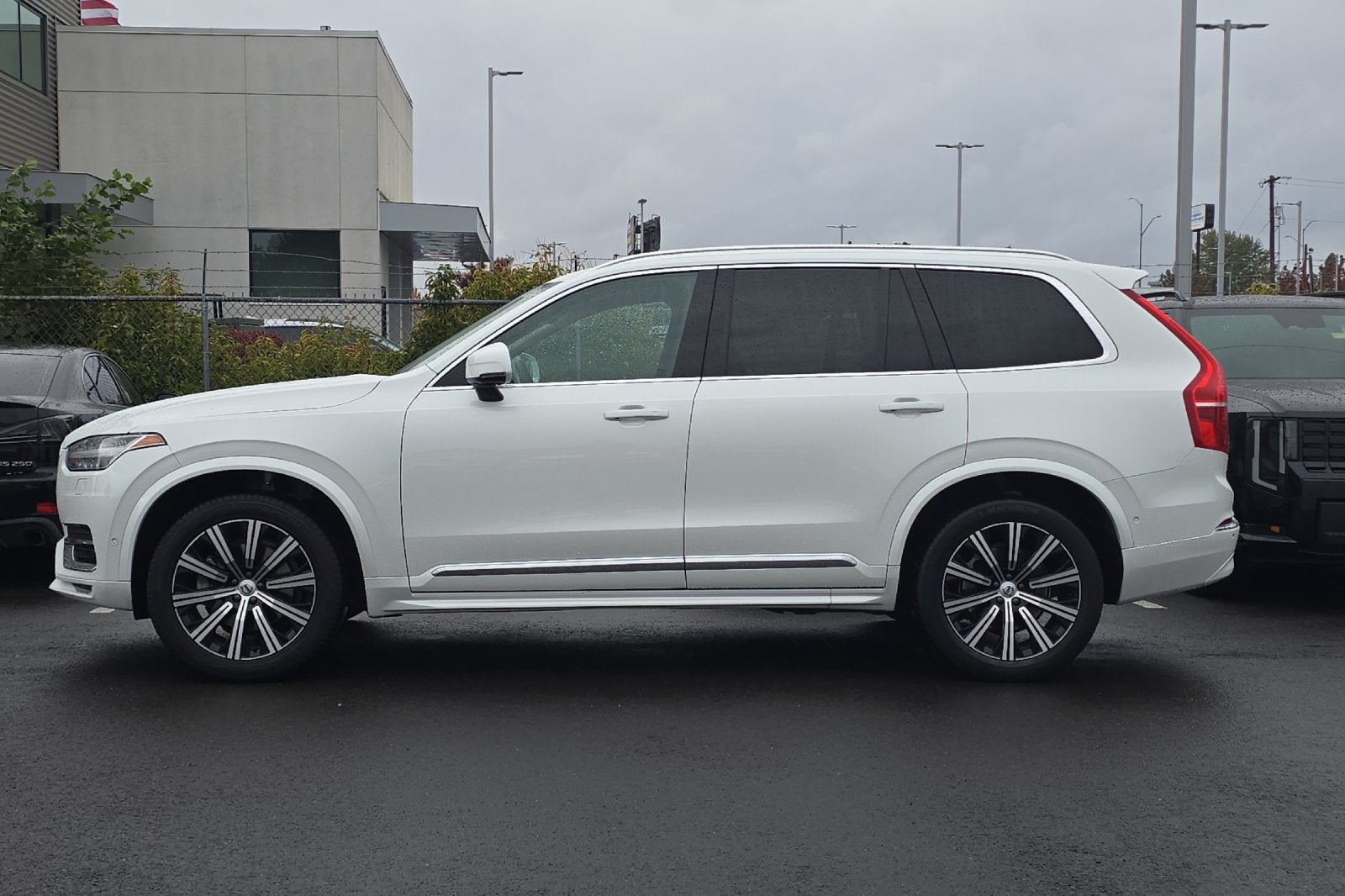 2023 Volvo XC90 B5 Plus