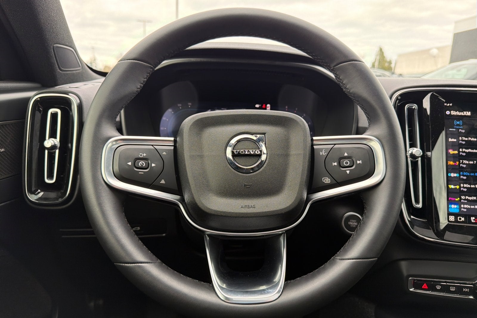 2025 Volvo XC40 B5 Ultra Dark Theme