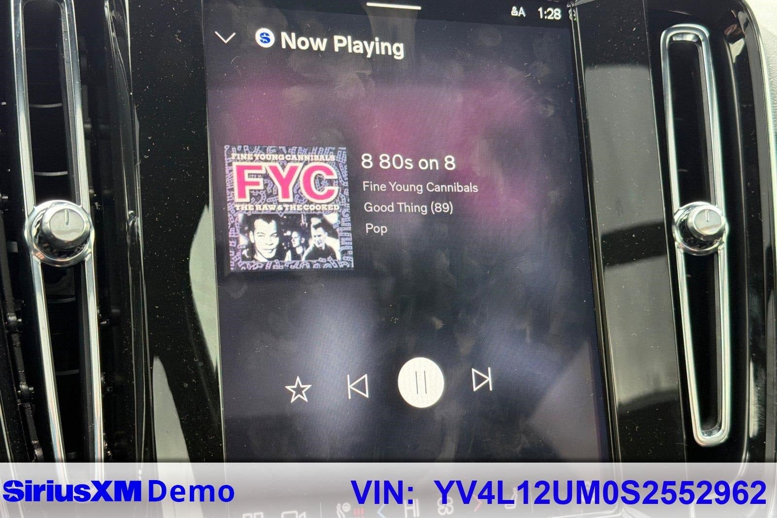 2025 Volvo XC40 B5 Ultra Dark Theme