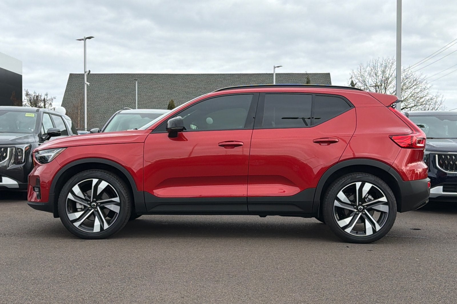 2025 Volvo XC40 B5 Ultra Dark Theme