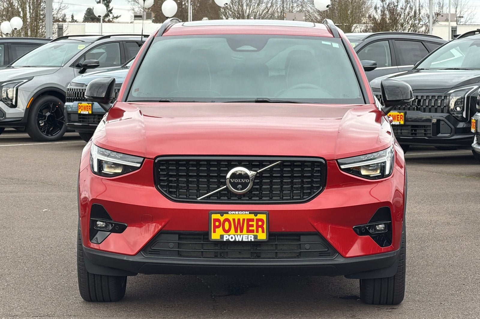 2025 Volvo XC40 B5 Ultra Dark Theme