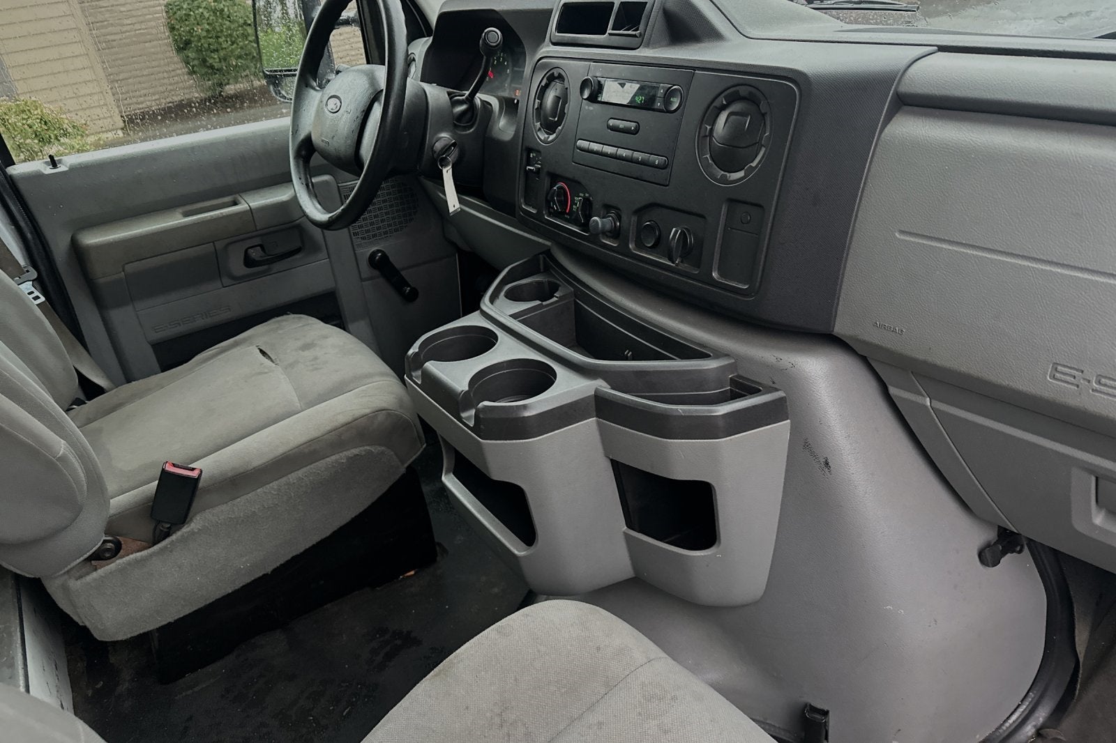 2011 Ford E-350SD 14 FT Power Lift Gate