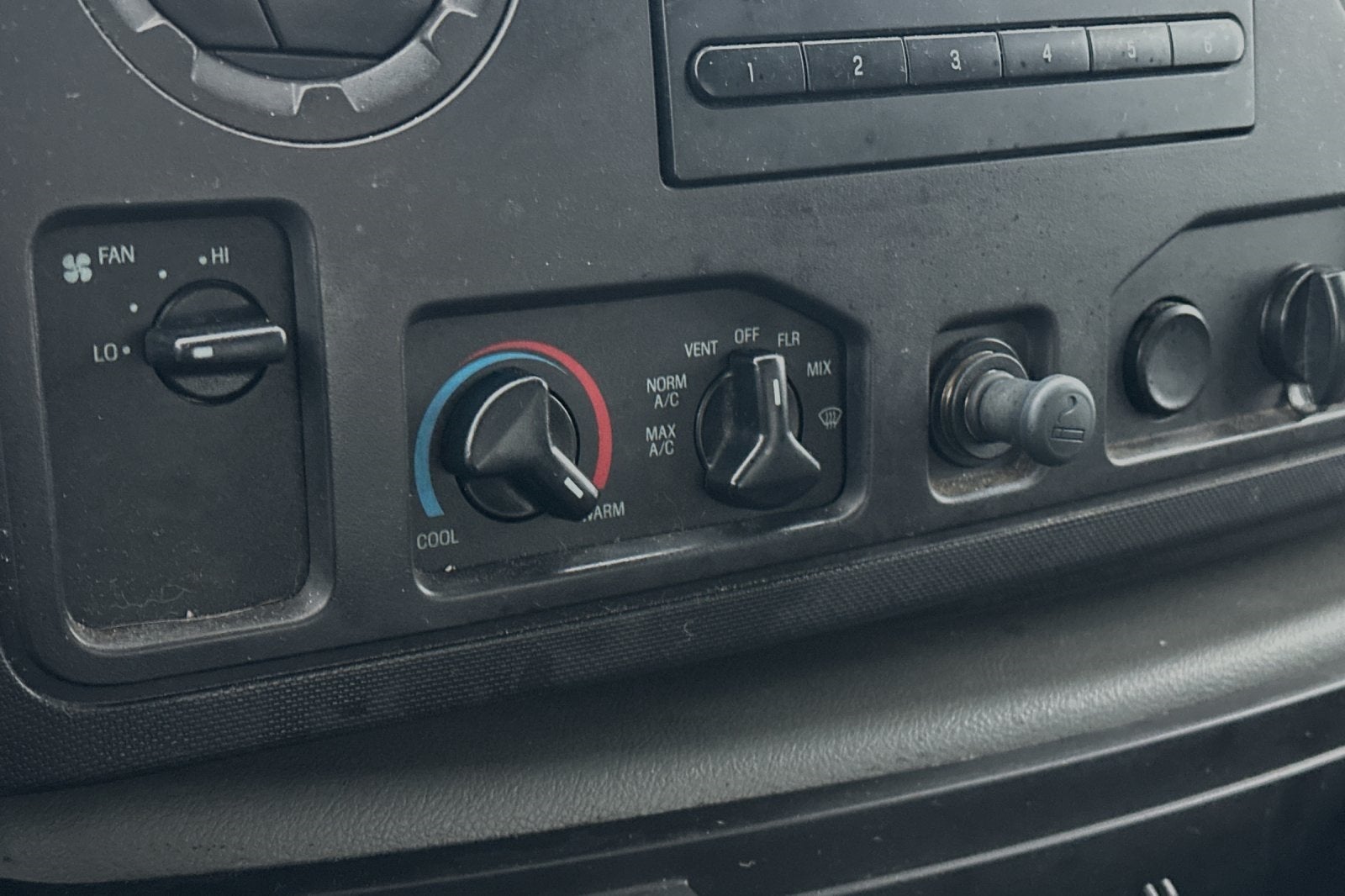 2011 Ford E-350SD 14 FT Power Lift Gate