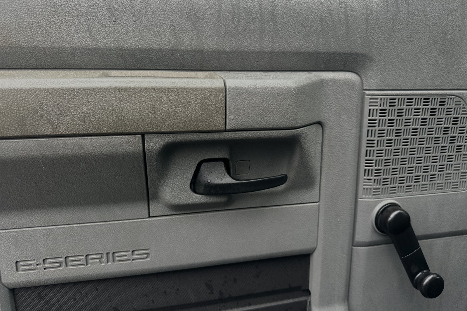 2011 Ford E-350SD 14 FT Power Lift Gate