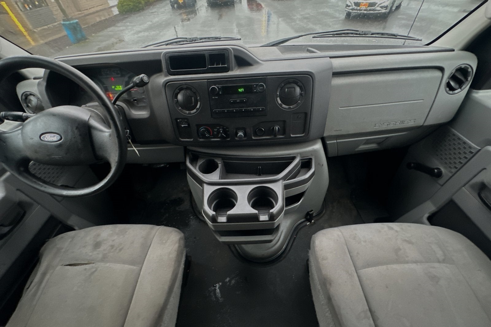 2011 Ford E-350SD 14 FT Power Lift Gate